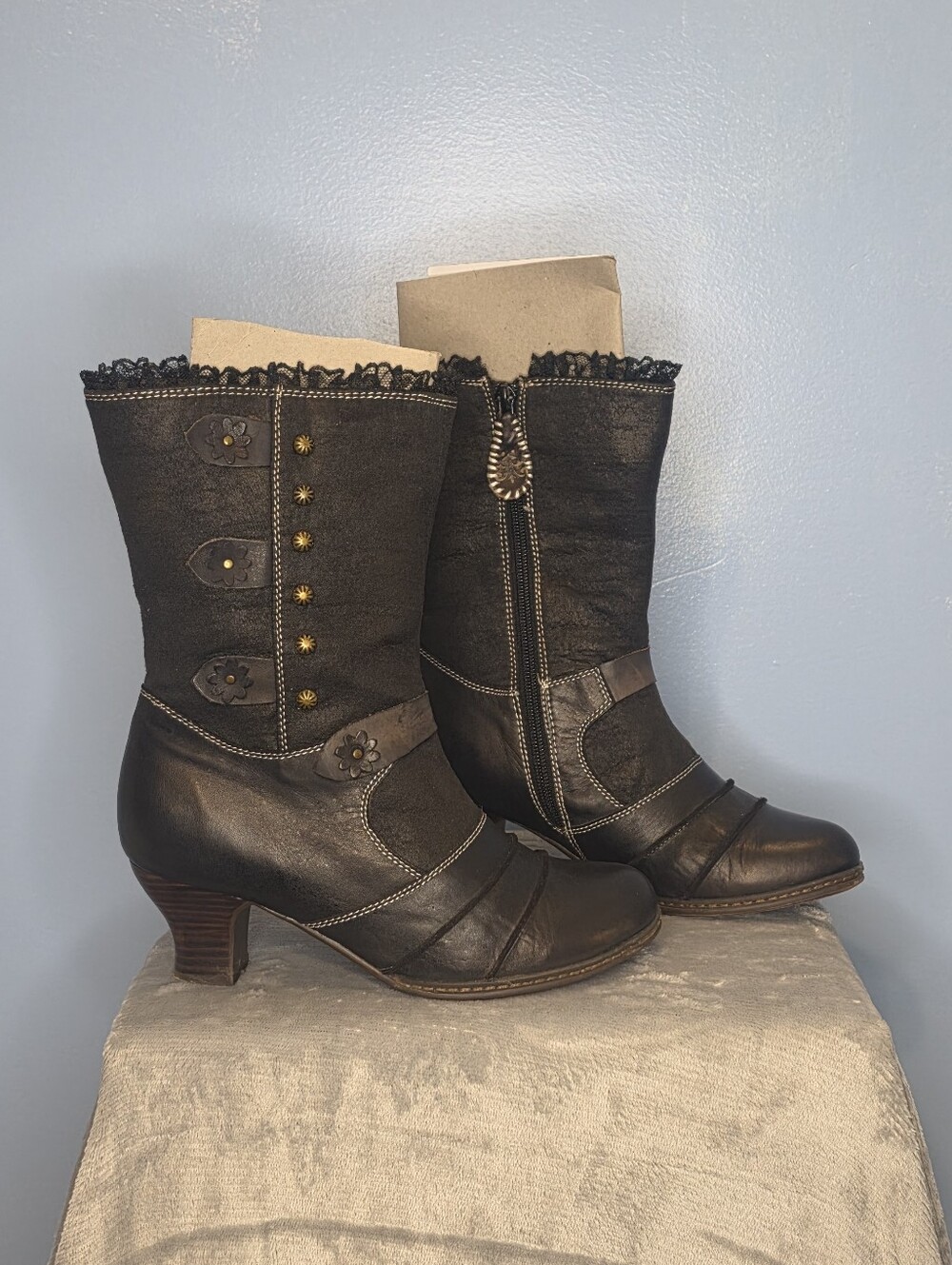 L'Artiste by Spring Step "Savvy" Black Leather Mid-Calf Floral Boots – Size 38